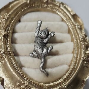 Vintage JJ Pin Pin Brooch Pewter Tone Climbing Hanging Cat Unique